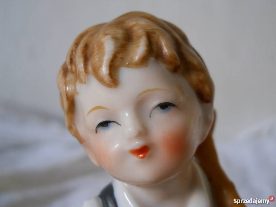 Figurka z porcelany sygnowana FOREIGN siedzący Warszawa