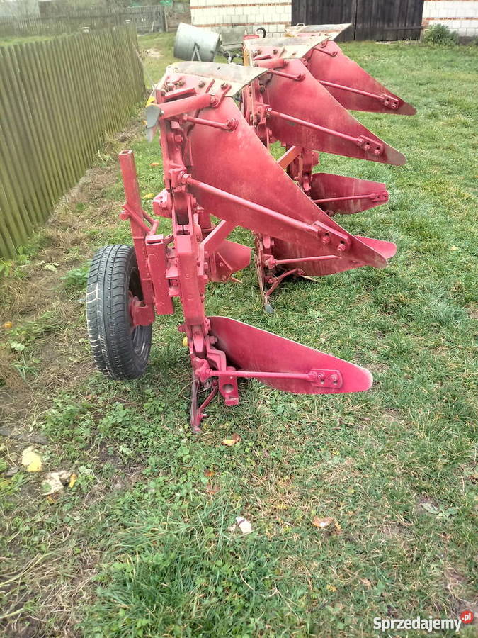 Pług obrotowy 3 skiby Massey Ferguson Huard Kamień