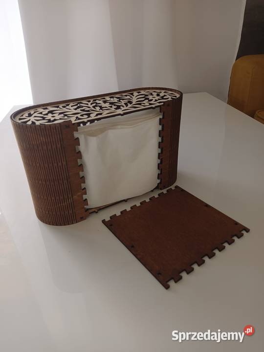 Drewniany chustecznik serwetnik