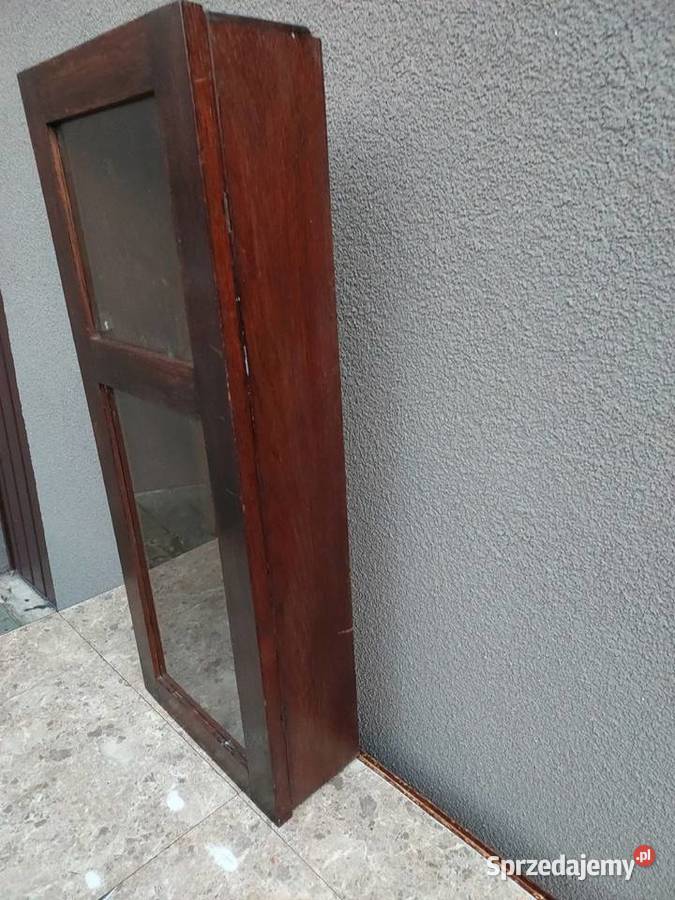 Szafka witrynka klasyczna z obudowy Tczew