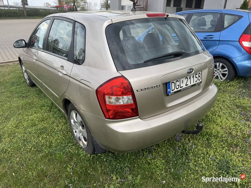 Kia cerato 16 benzyna klimatyzacja sprawne niski Rok produkcji 2005 Cerato Głogów sprzedam
