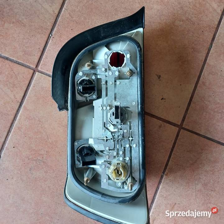 Lampa tylna prawa BMW E36 COUPE 1387654 sprzedam