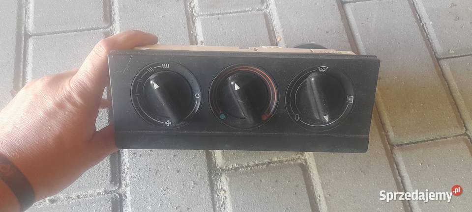 Panel nawiewów Audi 80 b4 osobowe Wentylacja Karpacz