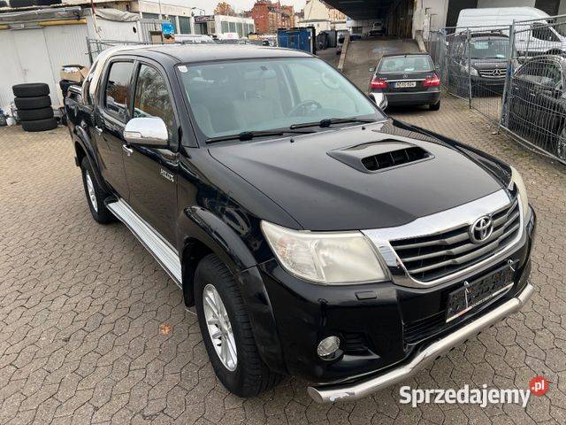 TOYOTA HILUX 30 D4D 171 światła przeciwmgielne Samochody osobowe Rawicz
