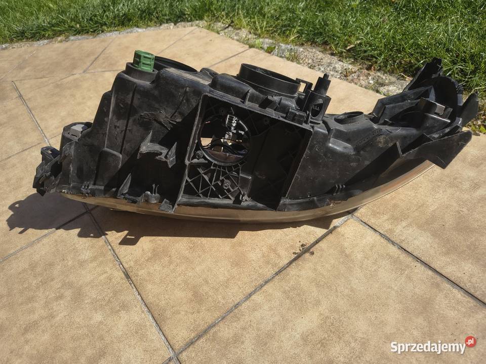 Lampa xenon lewa Valeo 30784248 Volvo S60 V70 osobowe Błonie sprzedam