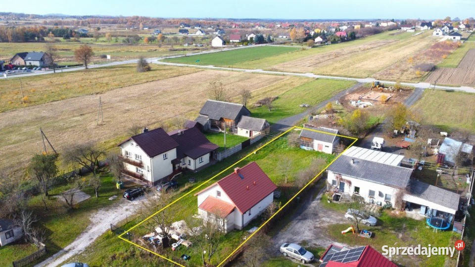 sprzedaży domu wolnostojącego 9324m2 Piekoszów 972m2