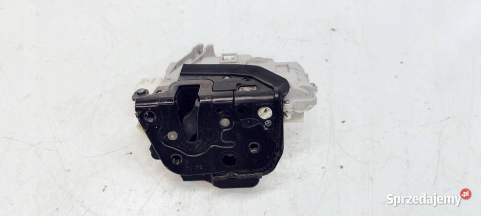 ZAMEK DRZWI PRAWY TYŁ AUDI A6 C6 4F0839016A 9 Przystajń