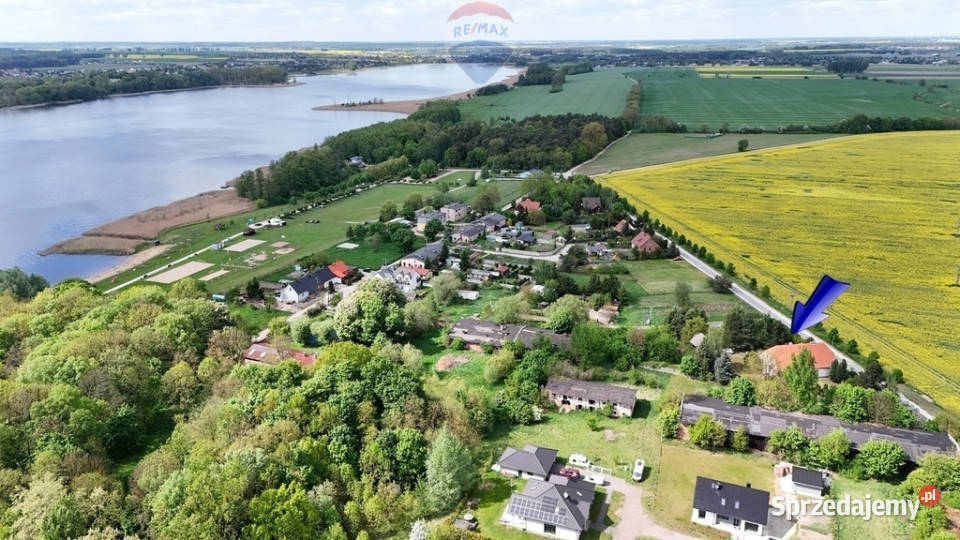 Działka zabudowana starą szkołąjezNiepruszewskie