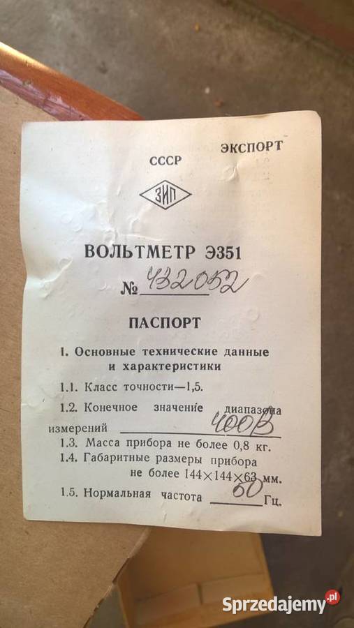 Woltomierz tablicowy 400 V Radom