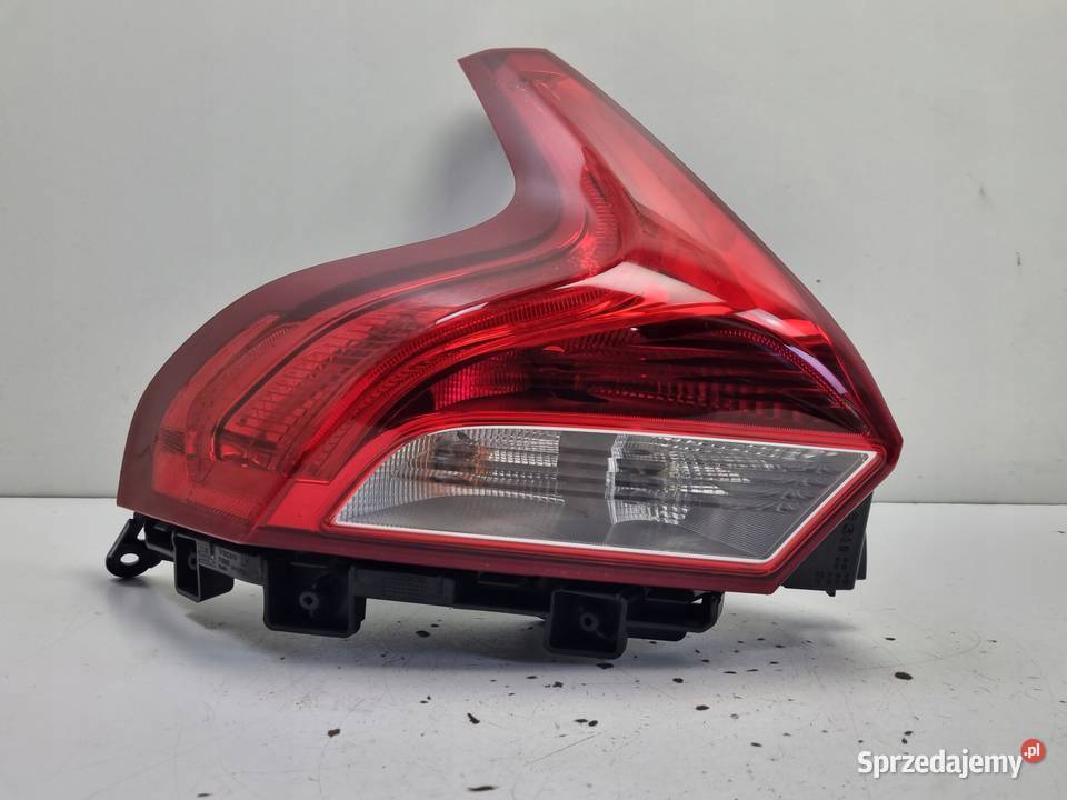 Volvo V40 II 1216r TYLNIA TYLNA LAMPA LEWA lewy Chełm
