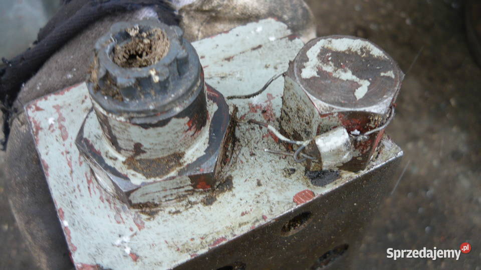 Rozdzielacz hydrauliczny podnośnika Ursus C 330 Sokółka