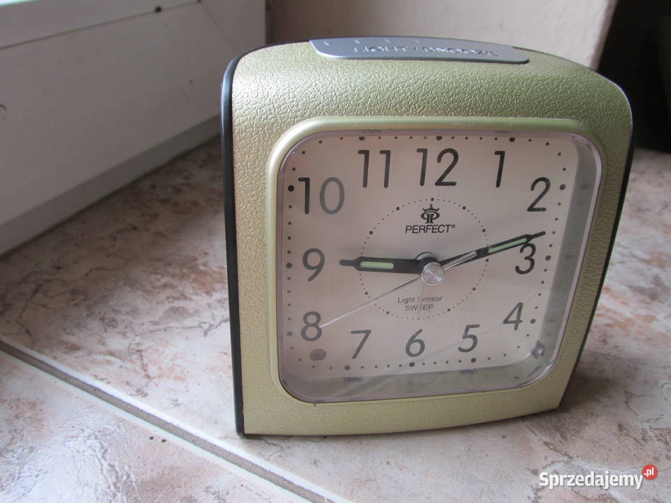 Nowoczesny budzik w klasycznej obudowie PERFECT Kraków