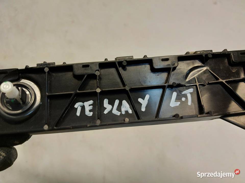 TESLA MODEL Y 2023r Ślizg mocowanie zderzaka tył