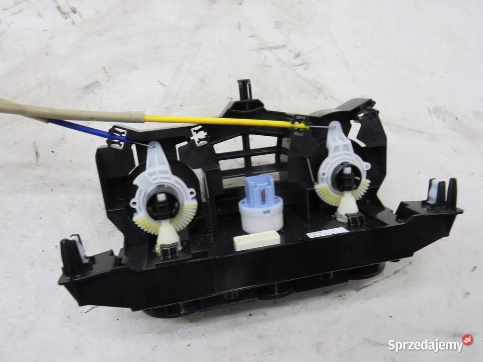 PANEL NAWIEWU KLIMATYZACJI MAZDA 2 DJ sprzedam