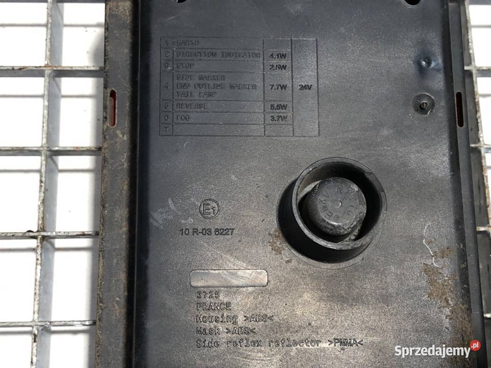 LAMPA PRAWY TYŁ VOLVO FH II 84195521 Hatchback