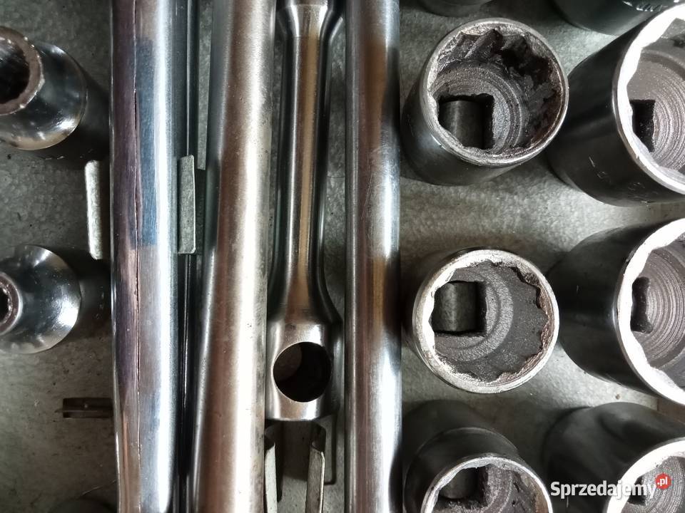 Komplet nieużywanych kluczy nasadowych z PRLu Pozostałe