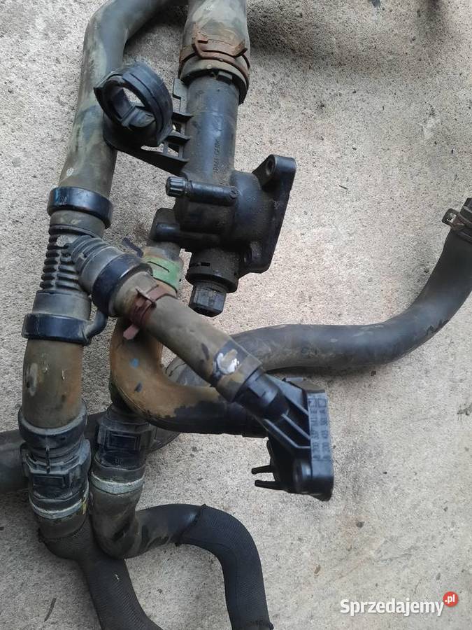 KRÓCIEC OBUDOWA TERMOSTATU RENAULT CLIO 15 DCI