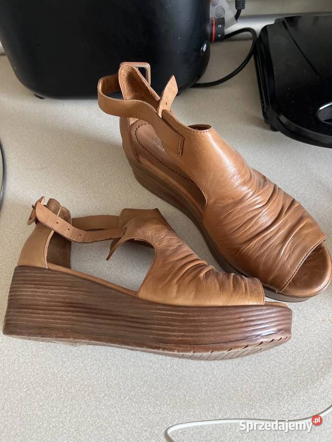 Buty mazowieckie Nowa Dzierzążnia