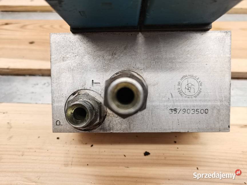 Blok zaworowy skrętu kół JCB 537135