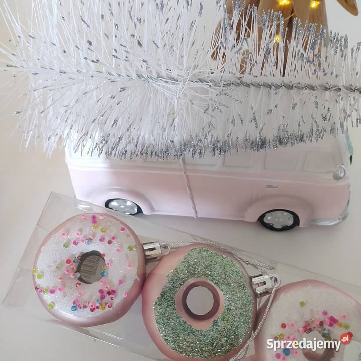 Autobus z choinką choinka bombki donut donuty zachodniopomorskie Koszalin