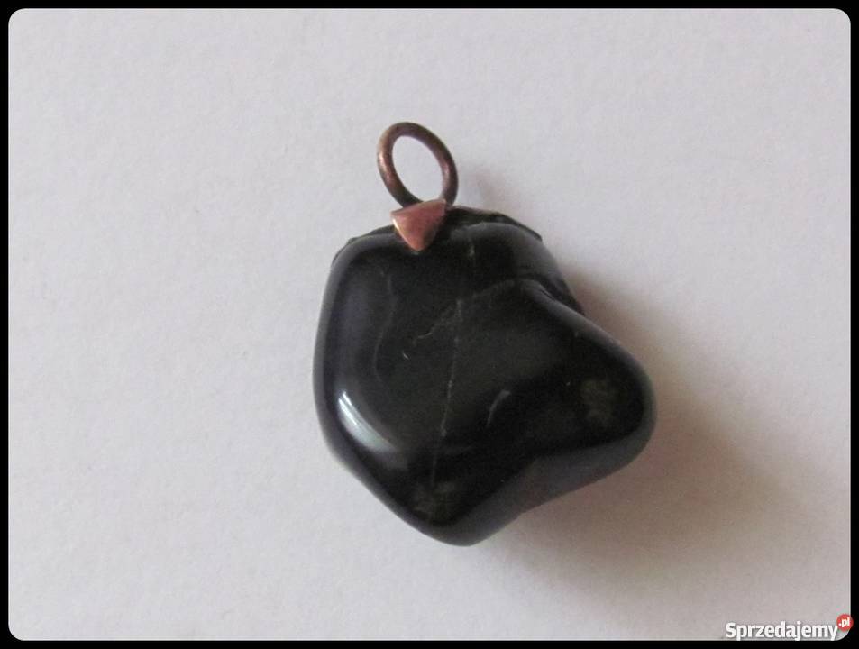 Wisiorek czarny kamień Płock