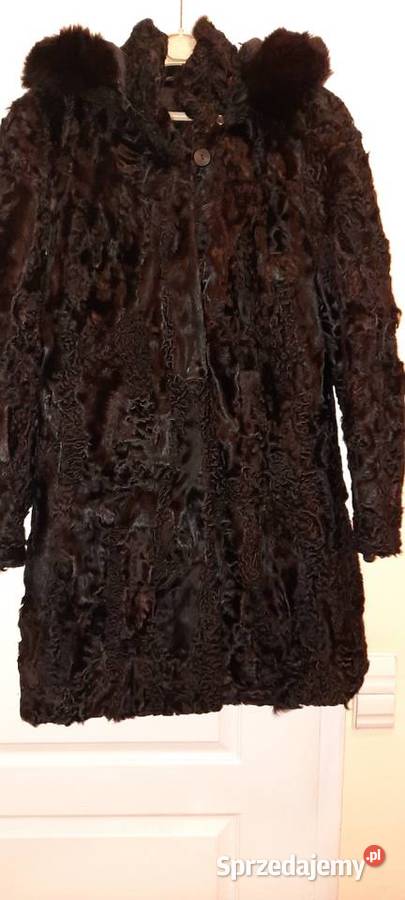 Kurtka z naturalnych karakuł z kapturem z lisem Lublin
