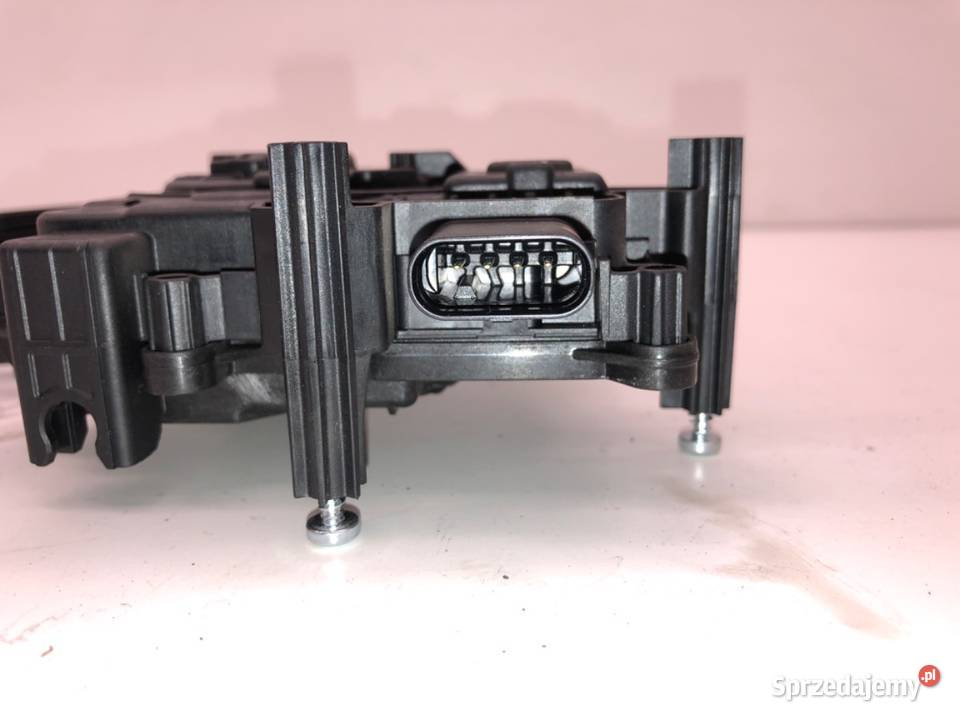 ZAMEK DRZWI PRAWY TYŁ VW CADDY V Minivan