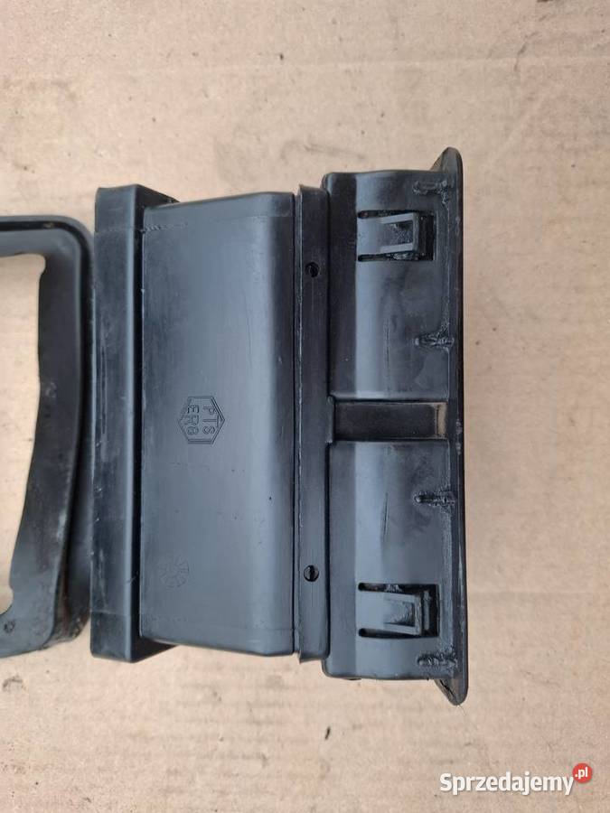 Kratka nawiewu powietrza kratki Fiat 126p Maluch Wyposażenie wnętrza Strzelce Opolskie