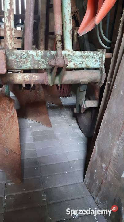 Pług rolniczy 3 skibowy