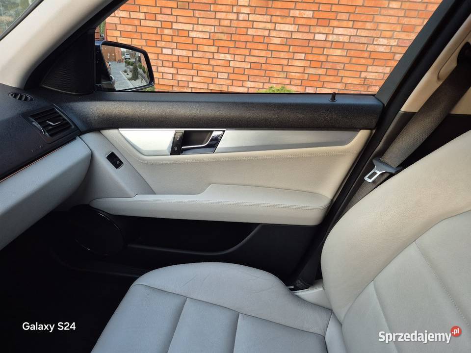 Piękny Mercedes C180 benzyna 163 2010r