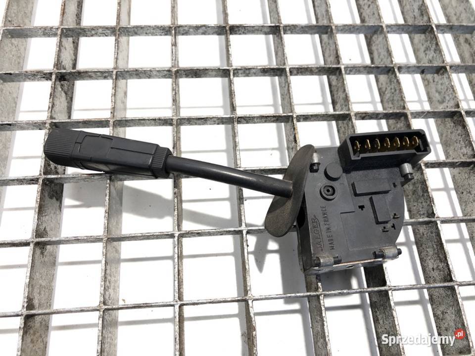 PRZEŁĄCZNIK WYCIERACZEK RENAULT TRAFIC I 8901 osobowe