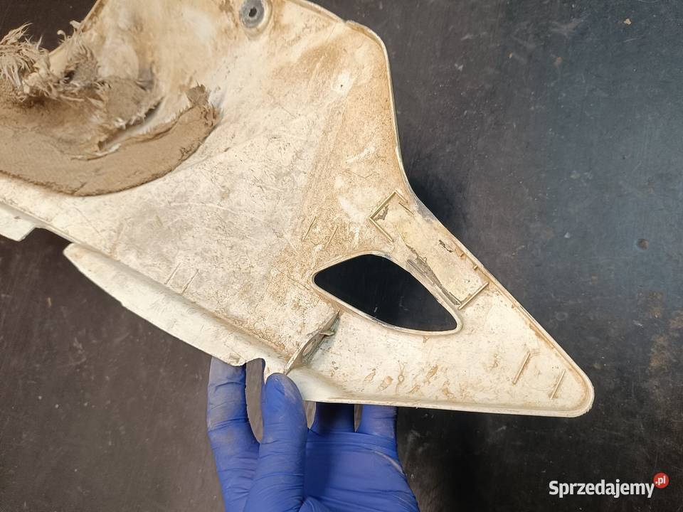 Owiewka osłona plastik boczek tył części Suzuki małopolskie Gołaczewy