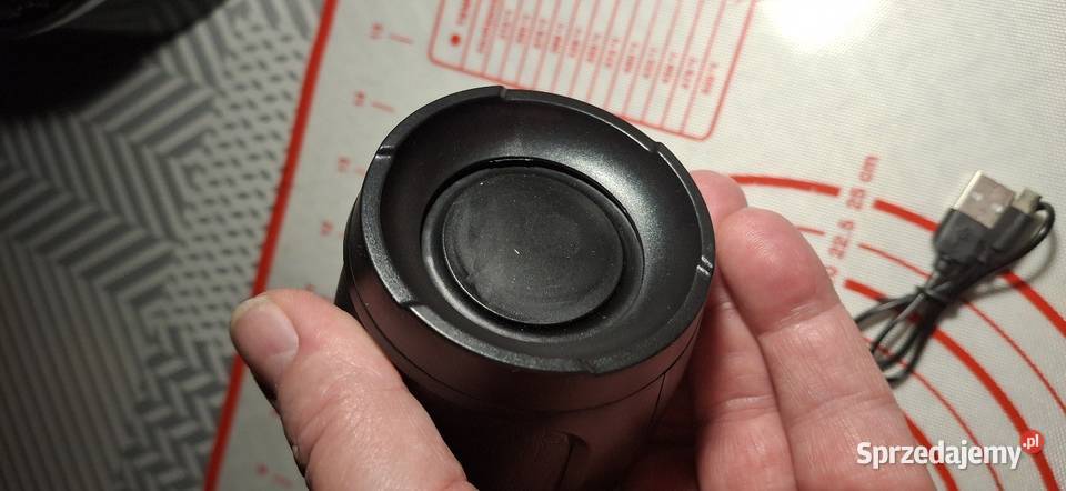 Głośnik turystyczny bluetooth z radiem sprzedam