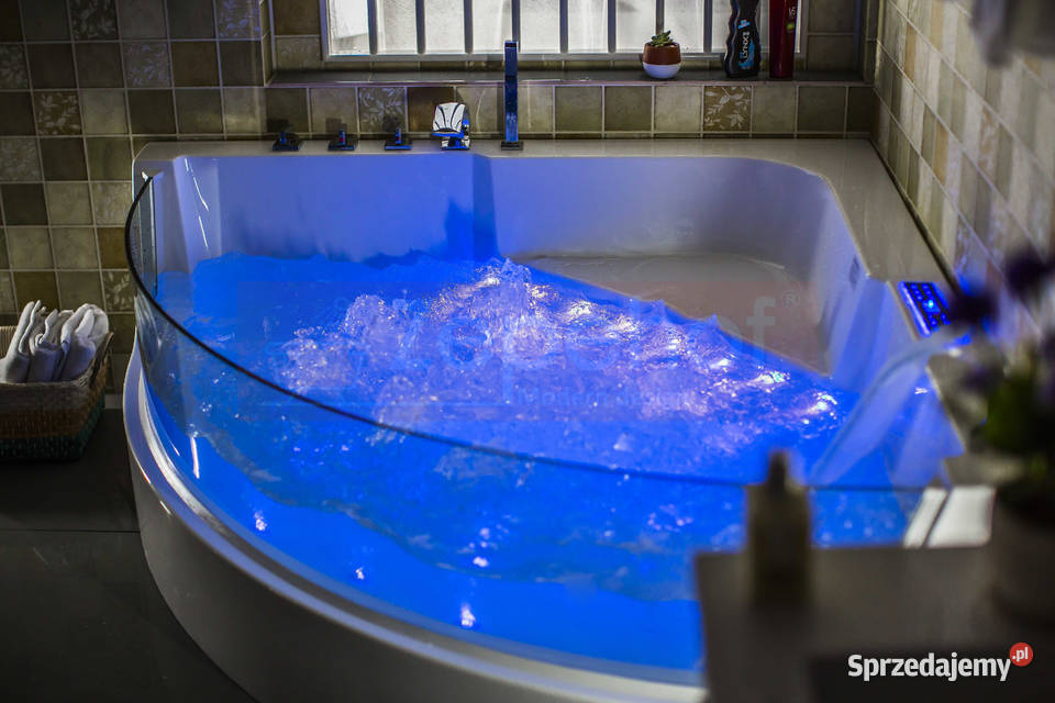Wanna z hydromasażem C3131 narożna chromoterapia sprzedam