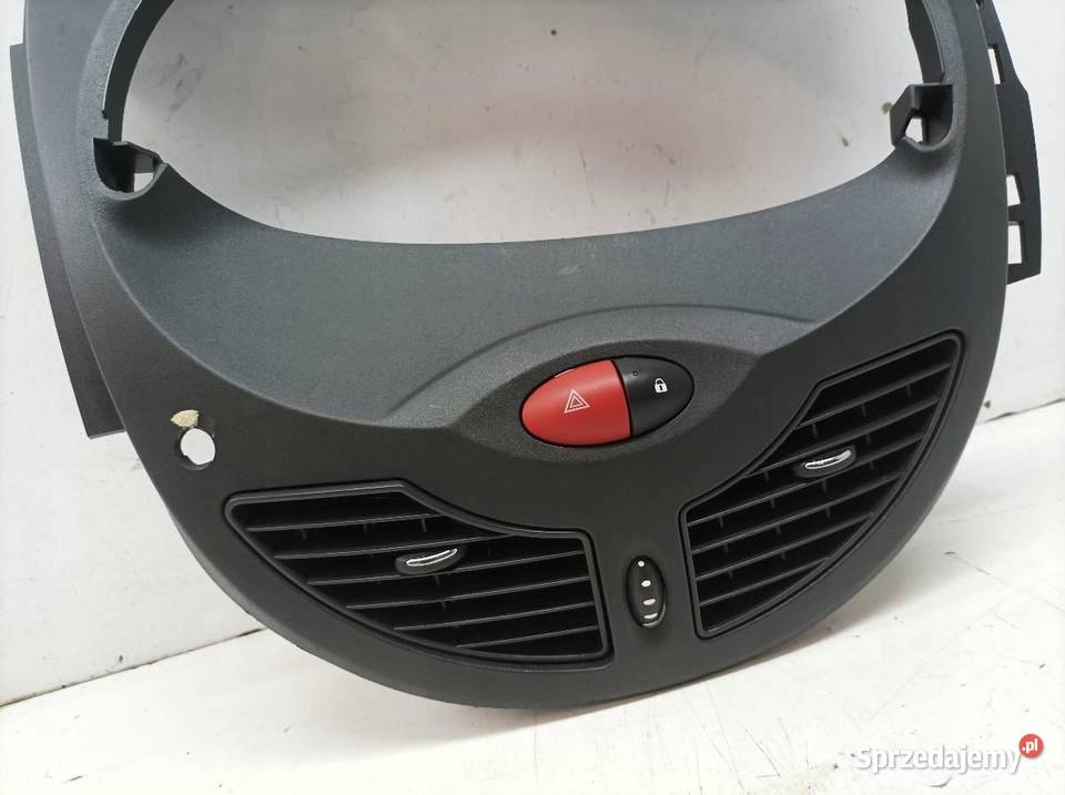 KRATKI NAWIEWU ŚRODKOWA DESKI RAMKA DASZEK Rok produkcji 2014