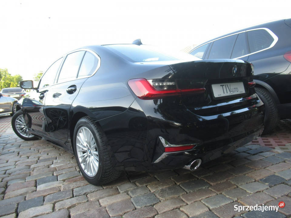 BMW 318 BEZWYPADKOWY NAVI El klapa Ambient Salon Warszawa