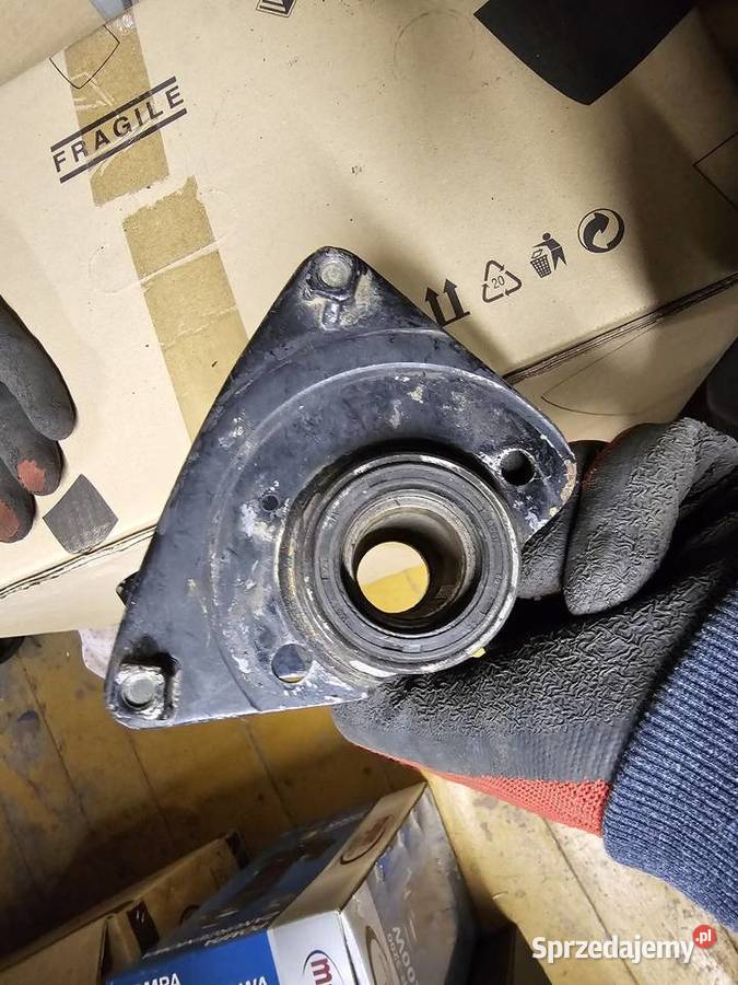 Suzuki LT 50 Piasta mocowanie wahacz wahacza osi