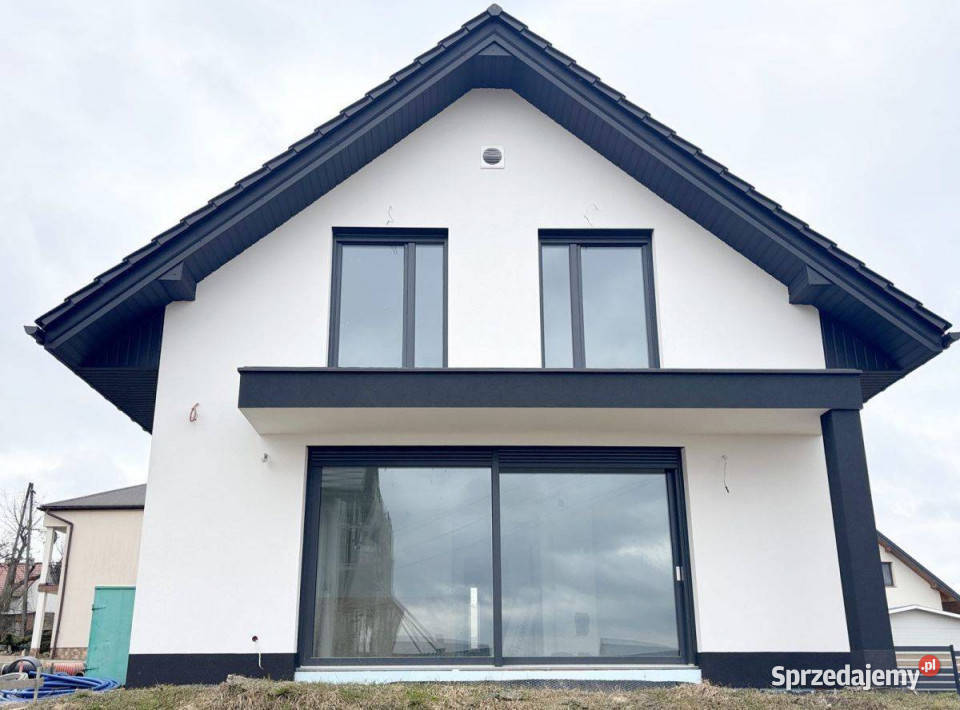 Szarów dom wolnostojący deweloperski dachówka