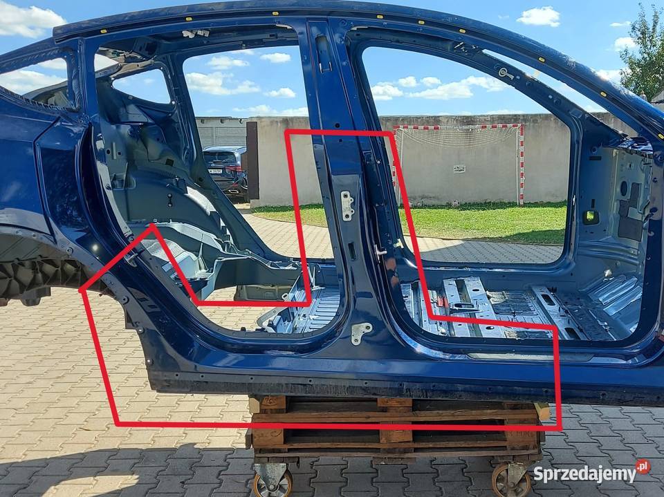TESLA MODEL Y 2024r SŁUPEK ŚRODKOWY PRAWY
