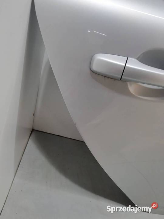 DRZWI PRAWE TYŁ 71116 Volvo V40 II 20122019 Rok produkcji 2015