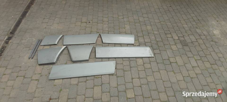 Szerokie listwy merc 190 Wydra