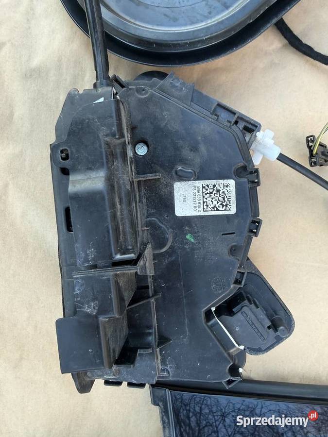 VW Passat B8 zamek boczek podnośnik szyby Rok produkcji 2018 Kutno sprzedam