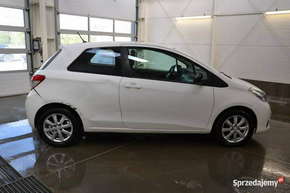 Toyota Yaris 10 benzyna 70 PORYSOWANA klimatyzacja Yaris Kęty