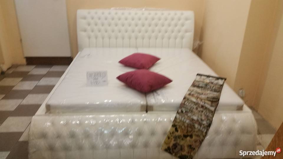 Chesterfield łóźko sprzedam biały Łóżka, wersalki i sofy Grudziądz