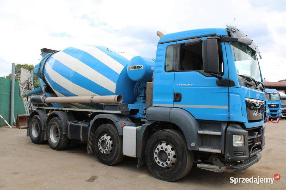 Betoniarka Liebherr 4 osiowy 8X4 MAN TGX niebieski