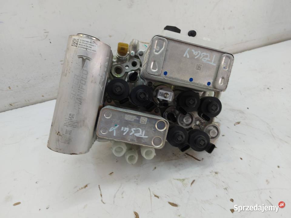 TESLA MODEL Y 2024r POMPA WODY CIEPŁA