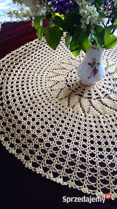 Złota serweta szydełkowa