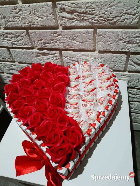 Box Kinder serce z róż mydlanych i Rafaello Butelki, bidony i lunch boxy Butelki, bidony i lunch boxy wielkopolskie sprzedam