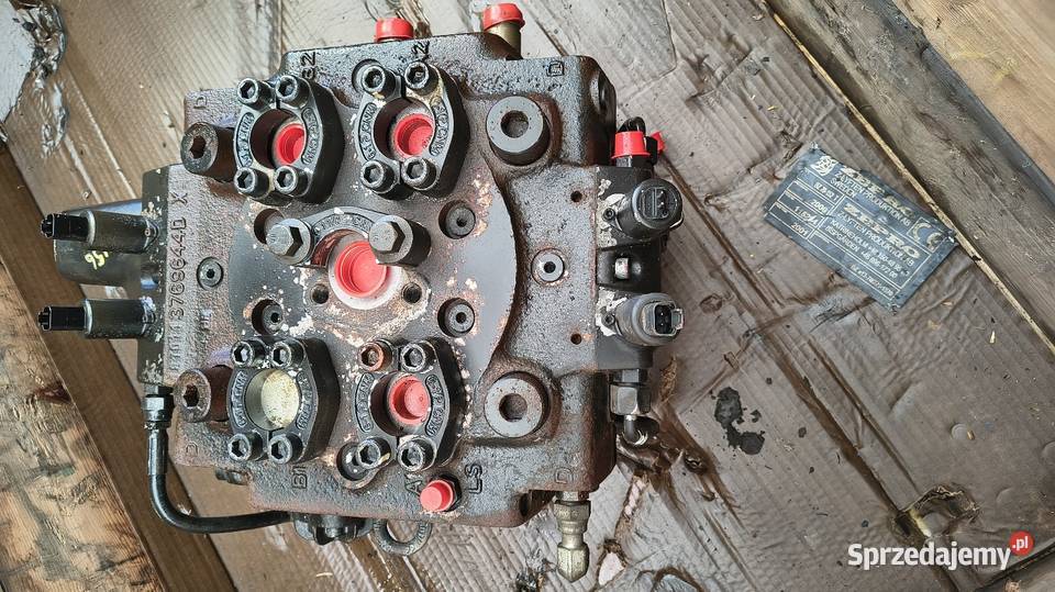Zawór Rozdzielacz Hydrauliczny VOLVO L110G Staszów sprzedam
