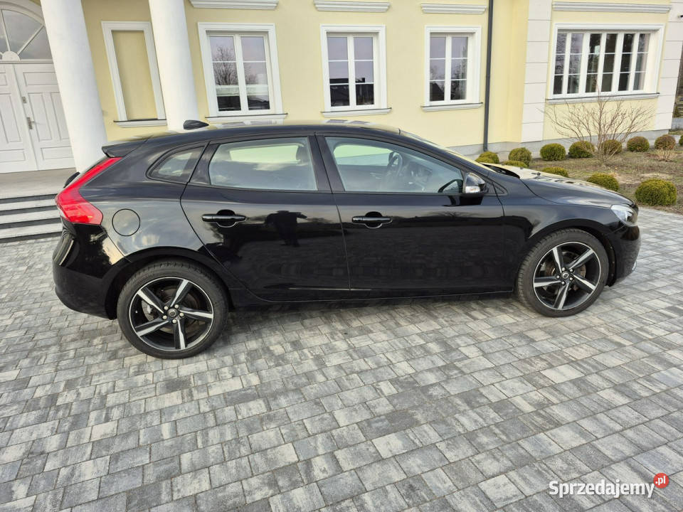 Volvo V40 15 benzyna lift automat navi LED 118